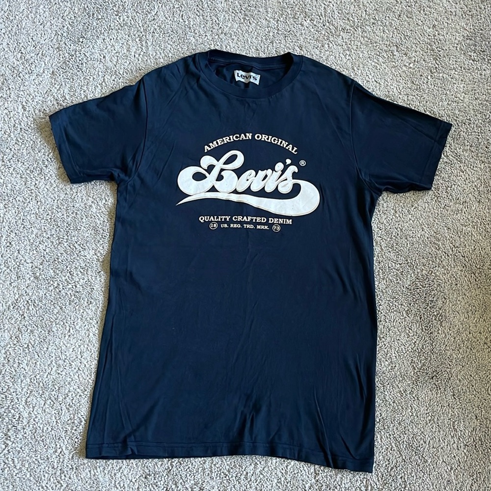 Men’s Levi’s graphic tees